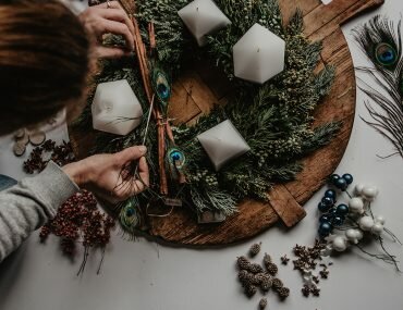 DIY Adventskranz selber machen, mit einer Auswahl an Naturmaterial kreierst du deinen eigenen Adventskranz | craftroomstories.com