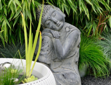 DIY Miniteich mit Zen Garten, mit Anleitung für Garten und Balkon | craftroomstories.com